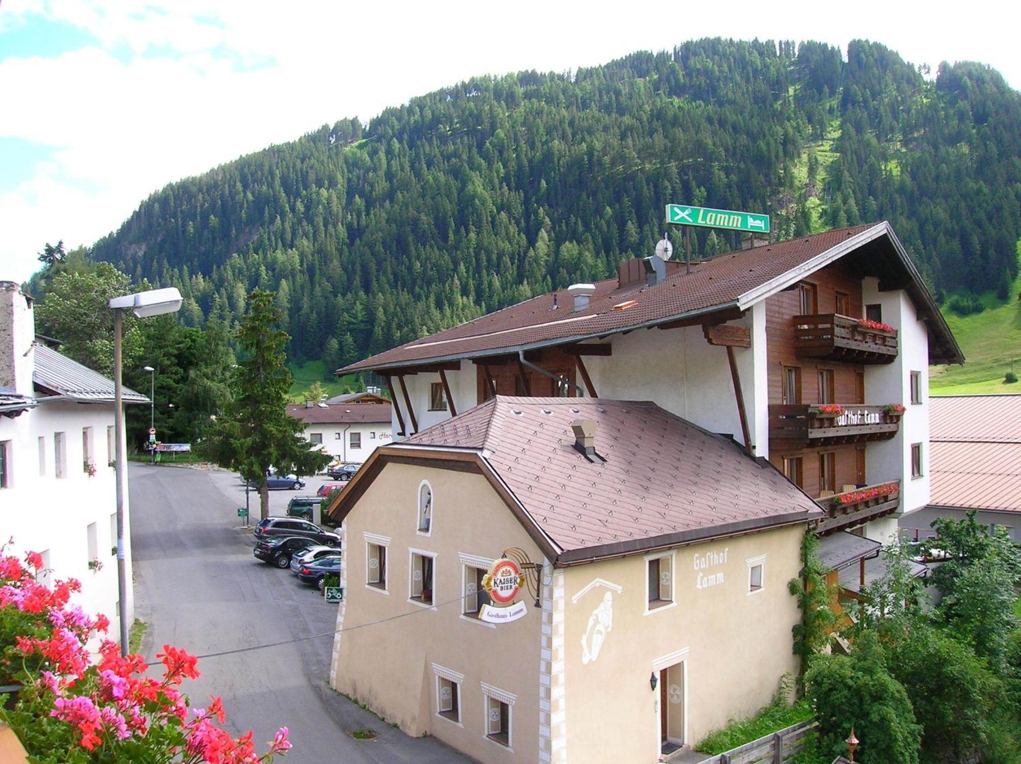 נאודרס Hotel Garni Lamm מראה חיצוני תמונה